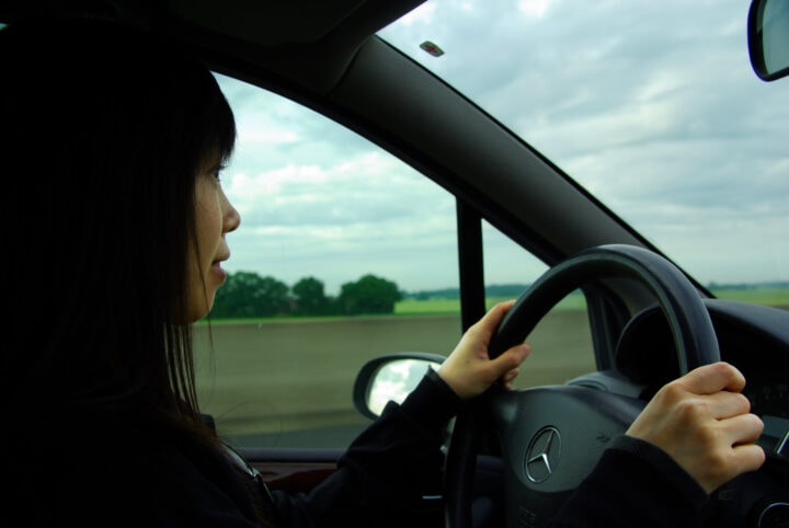 運転する富美子